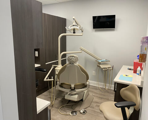 Dr. Babak Ganjavian at work.